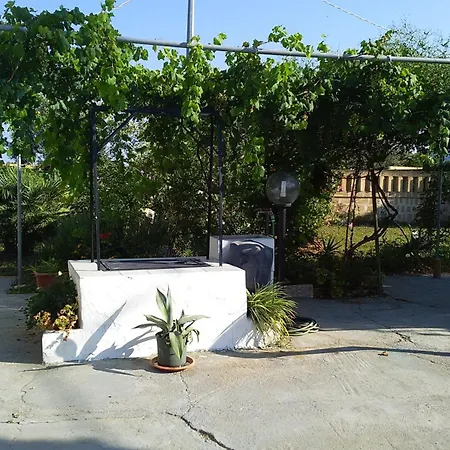Дом отдыха Kleine Mit Geschlossenem Garten In Парабита