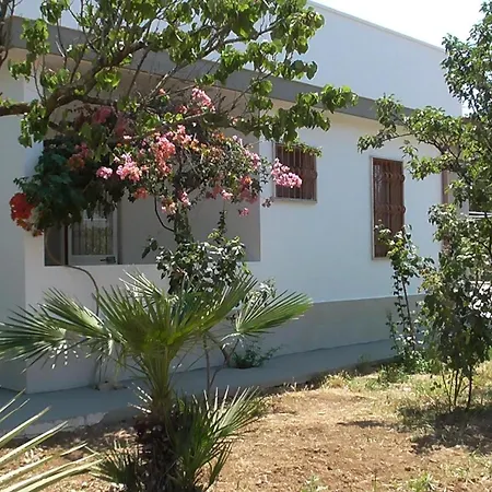 Kleine Mit Geschlossenem Garten In פראביטה